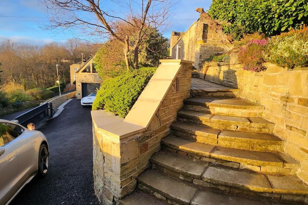 Luxury 1 Bed Coach House Huddersfield Exterior foto