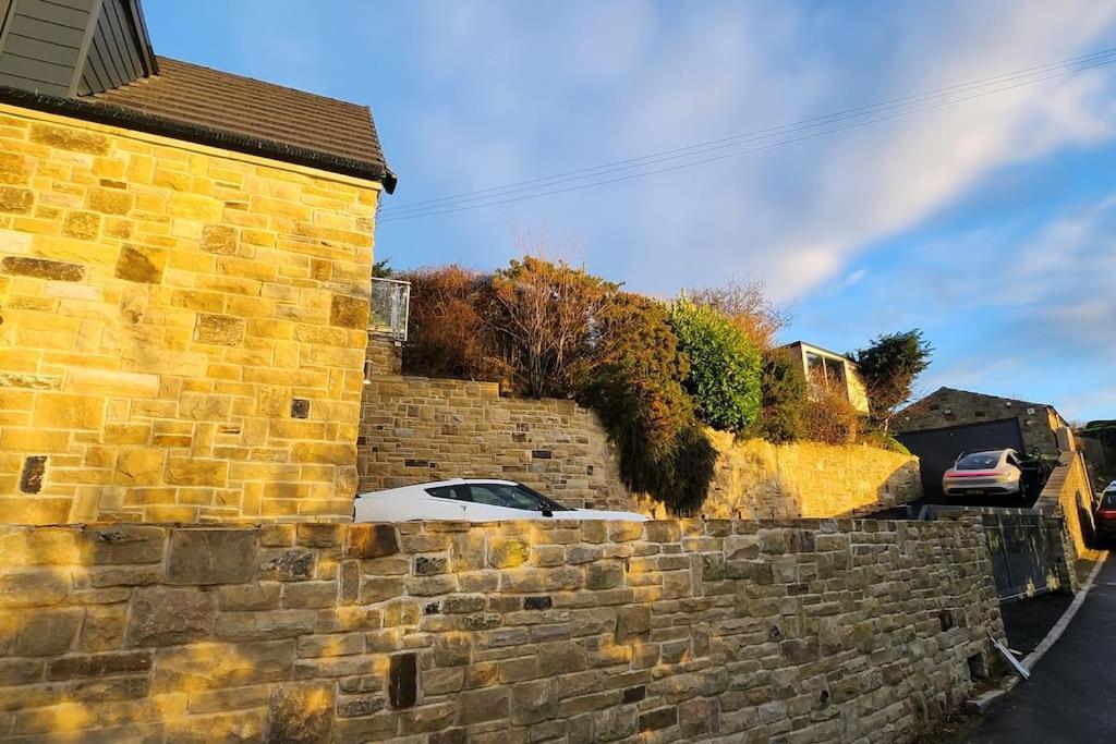 Luxury 1 Bed Coach House Huddersfield Exterior foto