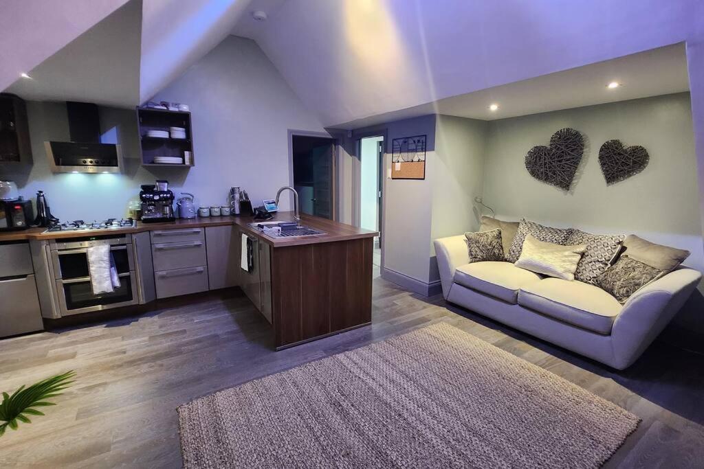 Luxury 1 Bed Coach House Huddersfield Exterior foto
